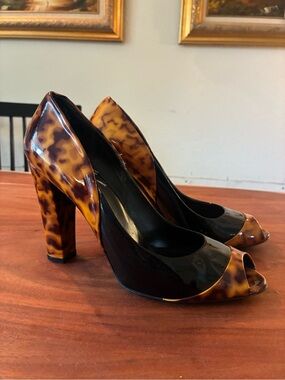 Gucci Peep-Toe Block Heel Pumps in Tortoiseshell and Black